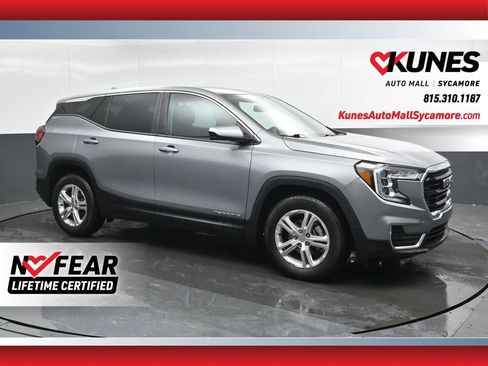 Used 2024 GMC Terrain SLE image 1