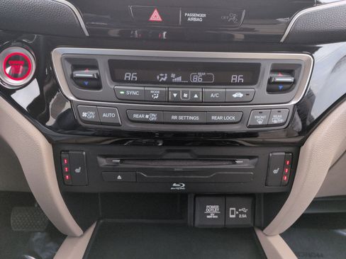 Certified 2020 Honda Pilot Touring image 22