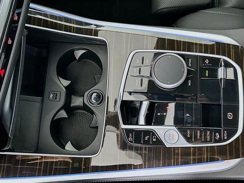 Used 2025 BMW X5 xDrive50e w/ Premium Package image 17