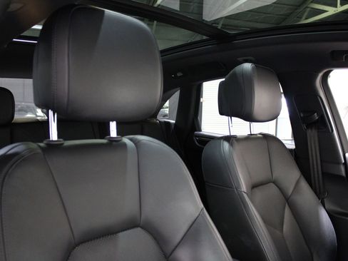 Used 2020 Porsche Macan image 37