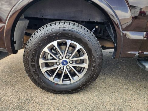 Used 2019 Ford F150 Lariat w/ Equipment Group 502A Luxury AWD/4WD image 14