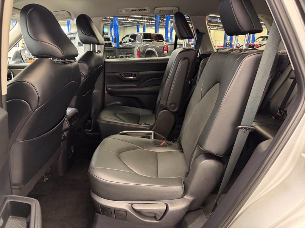 Used 2025 Toyota Grand Highlander AWD image 19