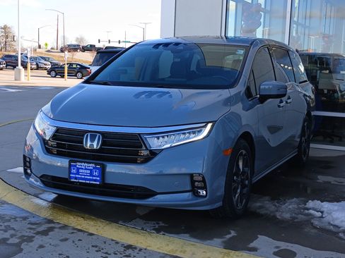 Used 2023 Honda Odyssey Elite image 2