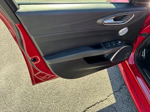 Used 2022 Alfa Romeo Giulia Ti image 10