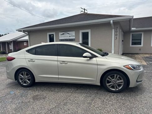 Used 2017 Hyundai Elantra SE FWD image 4