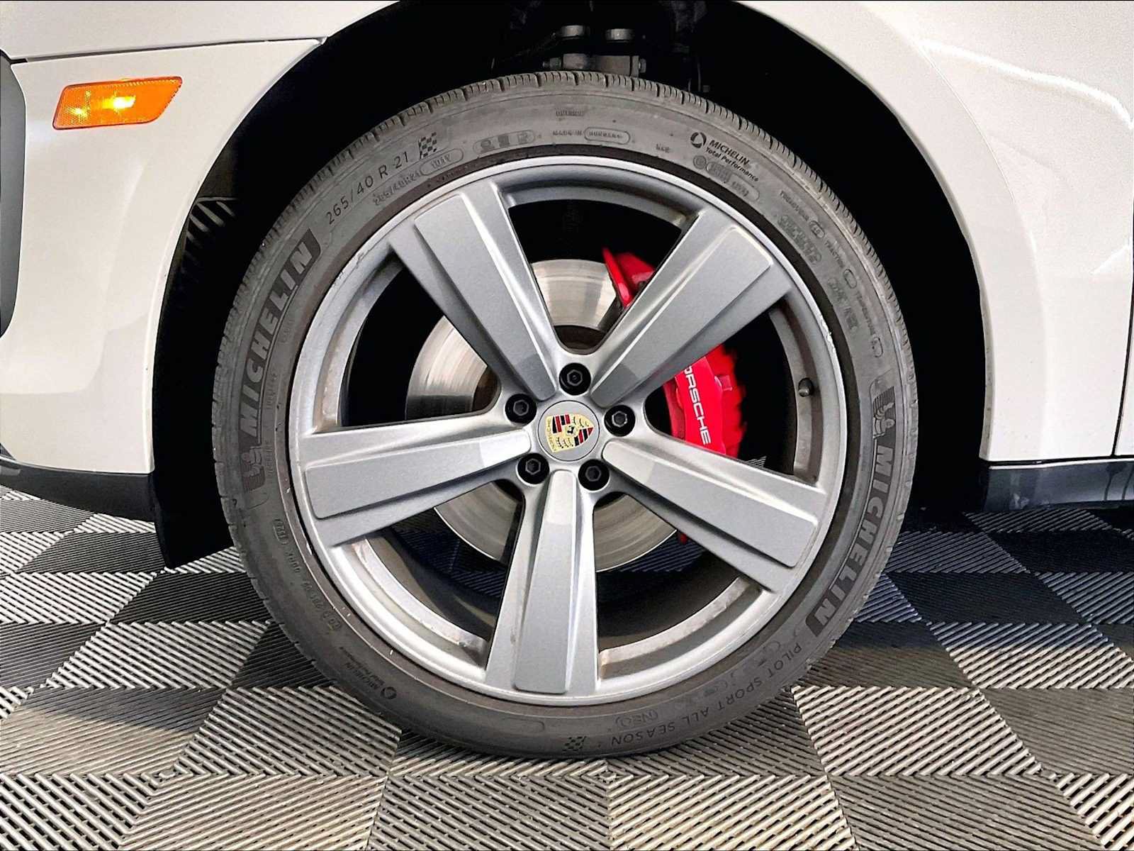 Certified 2023 Porsche Macan S AWD/4WD image 11