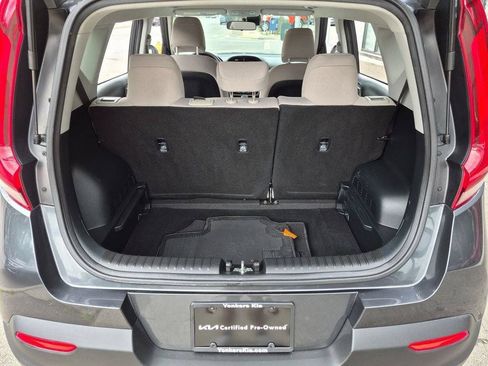 Certified 2022 Kia Soul LX w/ Technology Package FWD image 8