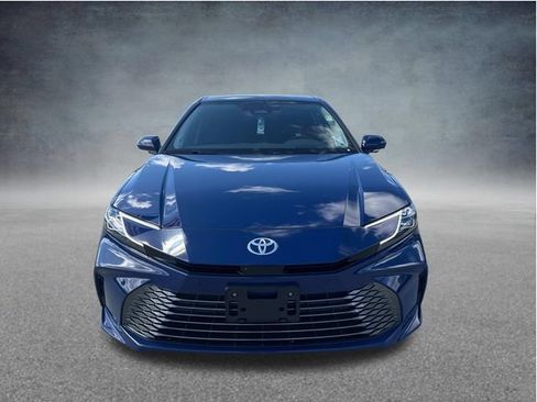 Used 2025 Toyota Camry XLE w/ Premium Plus Package FWD image 2