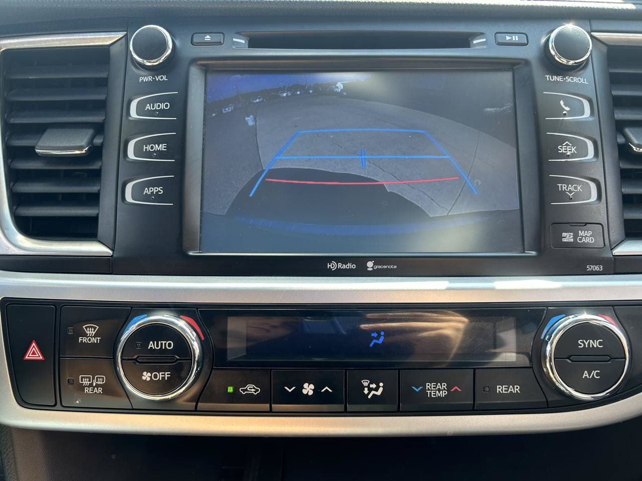 Used 2015 Toyota Highlander XLE AWD/4WD image 24