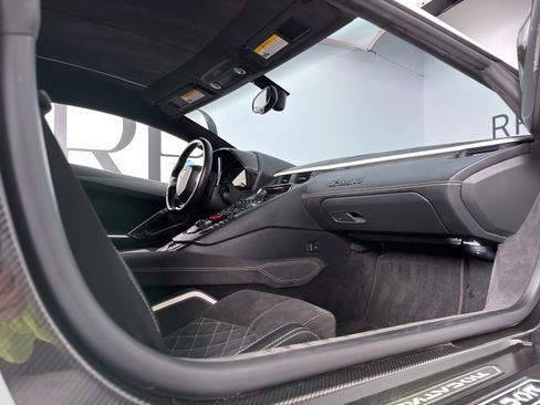 Used 2018 Lamborghini Aventador S AWD/4WD image 18