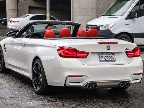 Used 2020 BMW M4 Convertible image 11