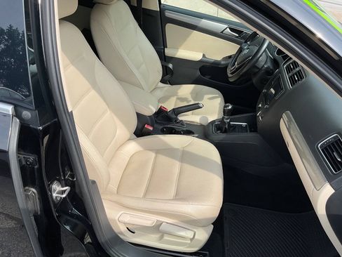 Used 2017 Volkswagen Jetta SE FWD image 19