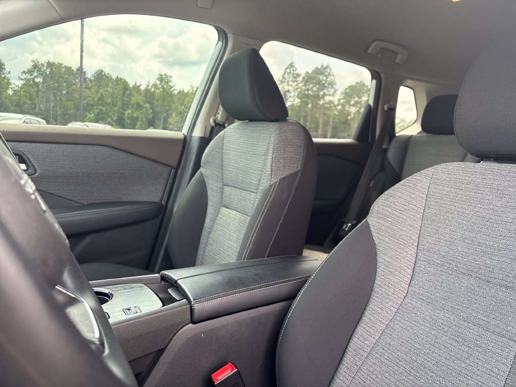 Used 2023 Nissan Rogue SV FWD image 4