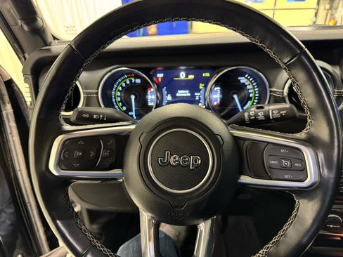 Used 2022 Jeep Wrangler Unlimited Sahara w/ Cold Weather Group image 21