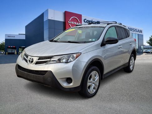 Used 2013 Toyota RAV4 LE AWD/4WD image 3