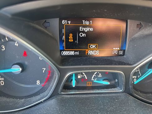 Used 2017 Ford Escape SE w/ SE Sport Appearance Package image 2