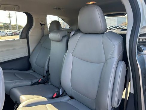 Used 2024 Toyota Sienna XLE FWD image 51