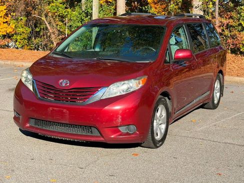 Used 2016 Toyota Sienna LE image 5