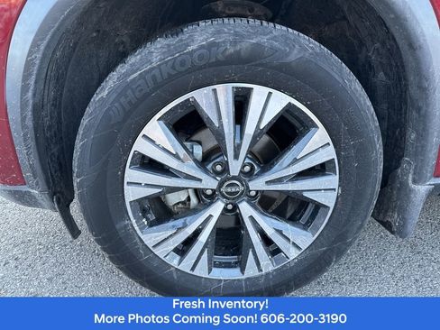 Used 2023 Nissan Rogue SV image 9
