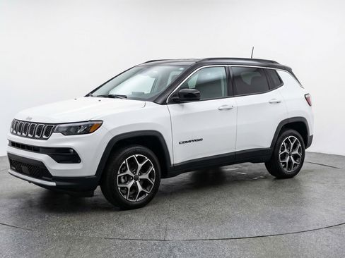 Used 2025 Jeep Compass Limited image 3