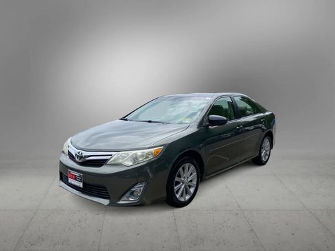 Used 2013 Toyota Camry XLE w/ Leather Pkg FWD image 4