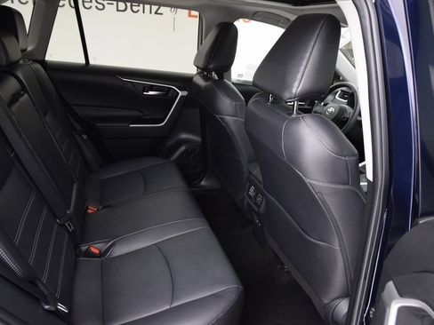 Used 2022 Toyota RAV4 XLE Premium image 19