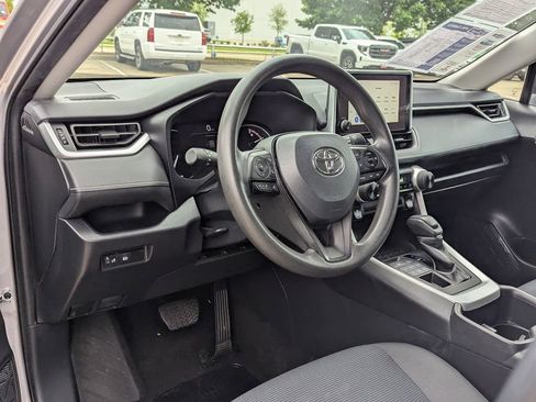 Used 2024 Toyota RAV4 LE AWD/4WD image 4