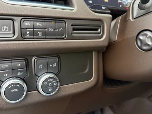 Used 2022 GMC Yukon SLT w/ SLT Luxury Package image 28