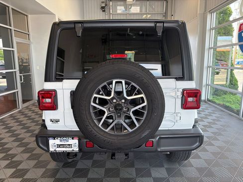 Used 2024 Jeep Wrangler Unlimited Sahara AWD/4WD image 5
