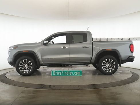 Used 2024 GMC Canyon Denali image 9