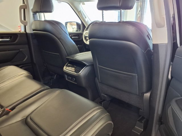 Used 2025 Nissan Armada SV AWD/4WD image 7
