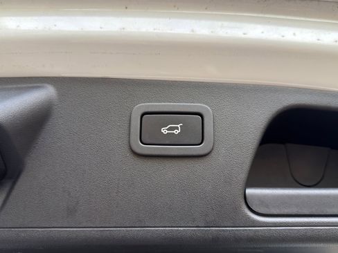 Used 2020 Jaguar E-PACE image 17