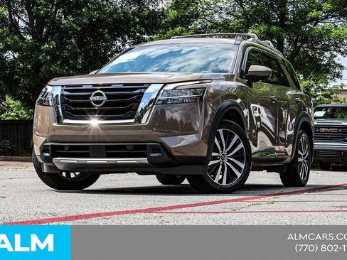 Used 2023 Nissan Pathfinder Platinum w/ Cargo Package FWD image 2