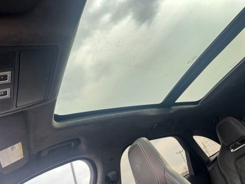 Used 2020 Jaguar F-PACE SVR image 28