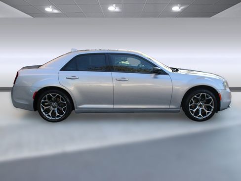 Used 2016 Chrysler 300 S image 8