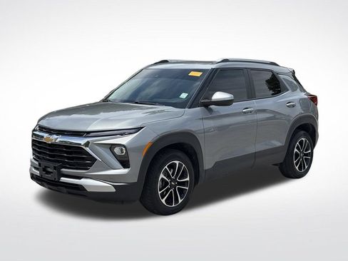 Used 2024 Chevrolet TrailBlazer LT w/ LT Cold Weather Package FWD image 2