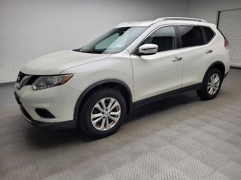 Used 2016 Nissan Rogue SV image 2