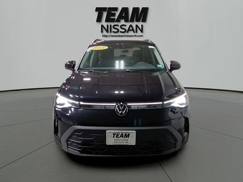 Used 2025 Volkswagen Taos SE AWD/4WD image 2