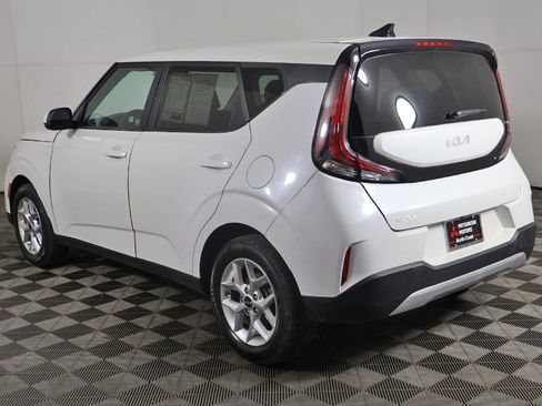 Used 2023 Kia Soul LX w/ LX Technology Package FWD image 7