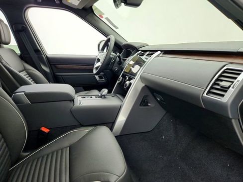 Certified 2024 Land Rover Discovery Dynamic SE image 17