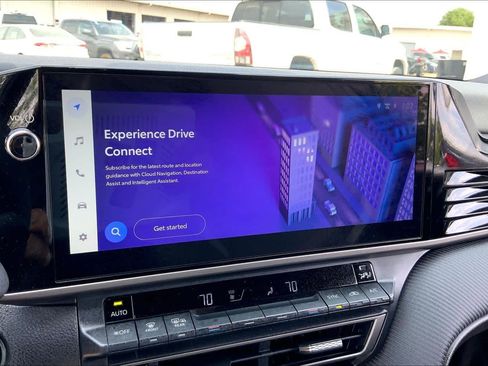 Used 2026 Toyota Camry SE w/ Multimedia Upgrade Package image 32