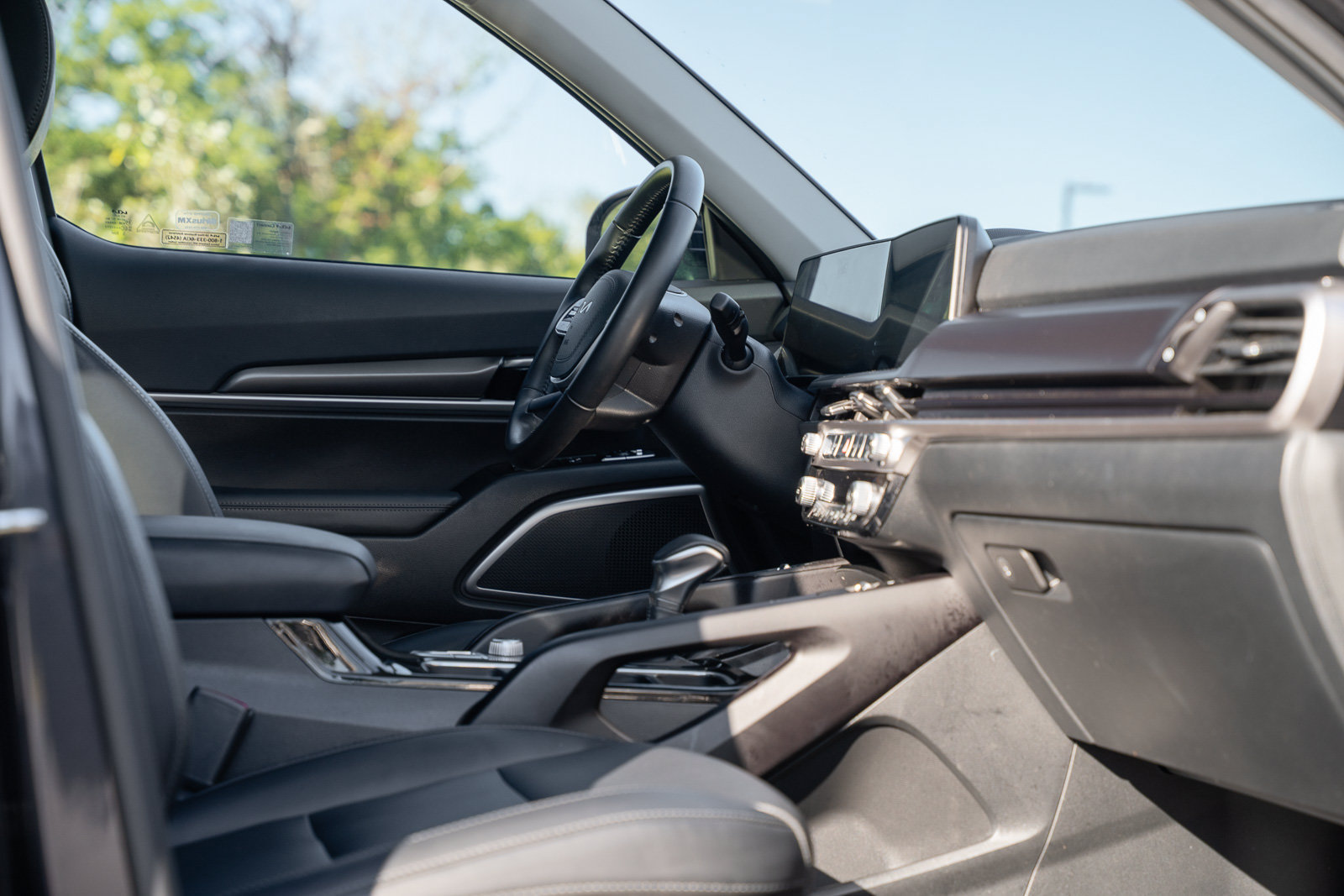 Used 2025 Kia Telluride S FWD image 14