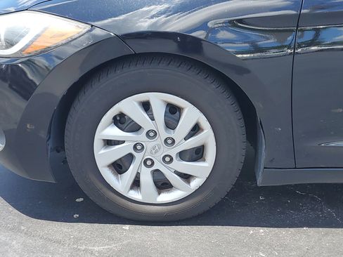 Used 2017 Hyundai Elantra SE image 9