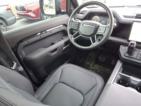 Certified 2025 Land Rover Defender 110 X-Dynamic SE image 15