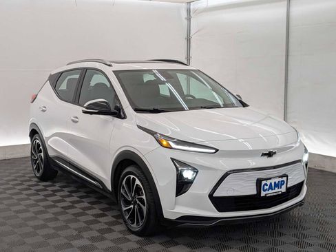 Used 2022 Chevrolet Bolt EUV Premier w/ Sun & Sound Package image 8