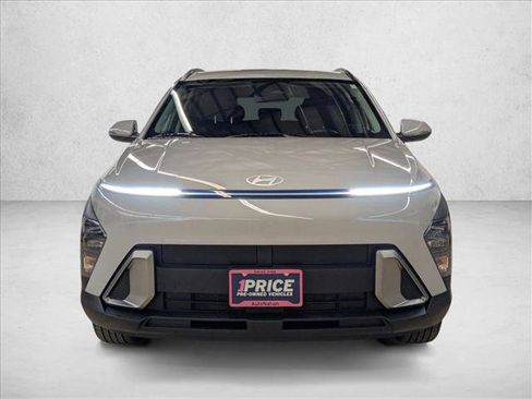 Used 2025 Hyundai Kona SEL image 2