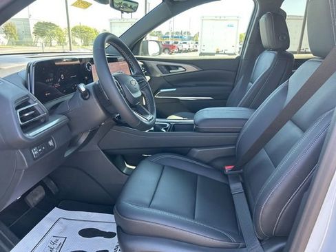 New 2026 Chevrolet Traverse LT w/ Sun and Wheel Package FWD image 15
