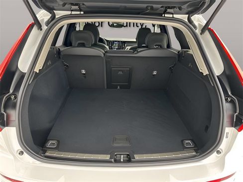 Used 2025 Volvo XC60 B5 Plus image 31
