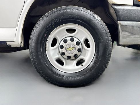 Used 2014 Chevrolet Express 2500 Extended RWD image 33
