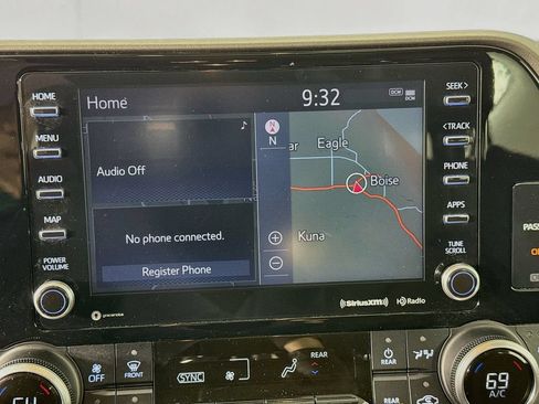 Used 2021 Toyota Highlander XLE AWD/4WD image 16